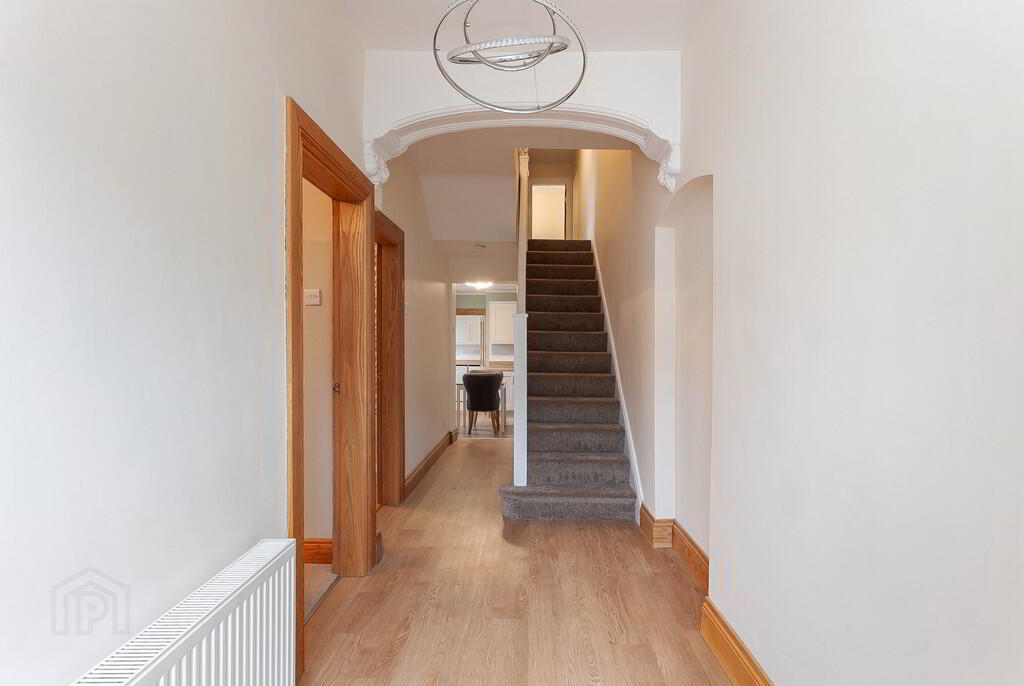146 Ravenhill Avenue 2 of 22
