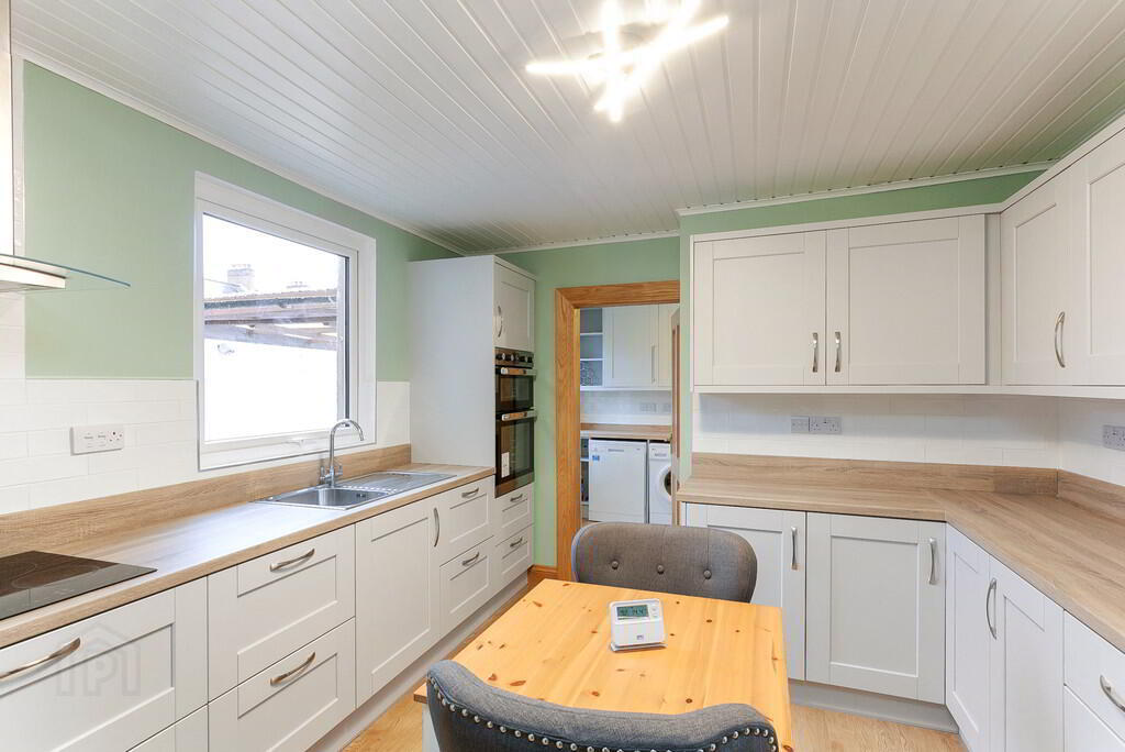 146 Ravenhill Avenue 7 of 22