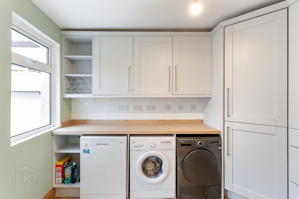 146 Ravenhill Avenue 10 of 22