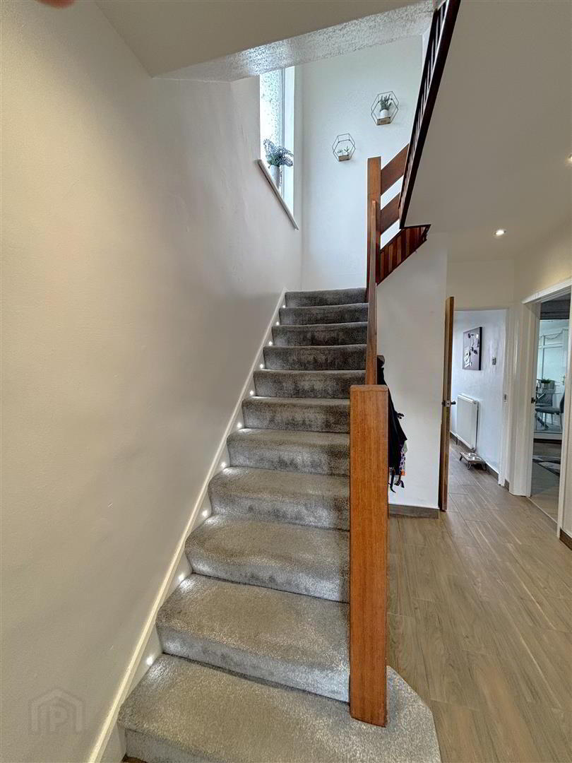 10 Lyndhurst Way 14 of 24