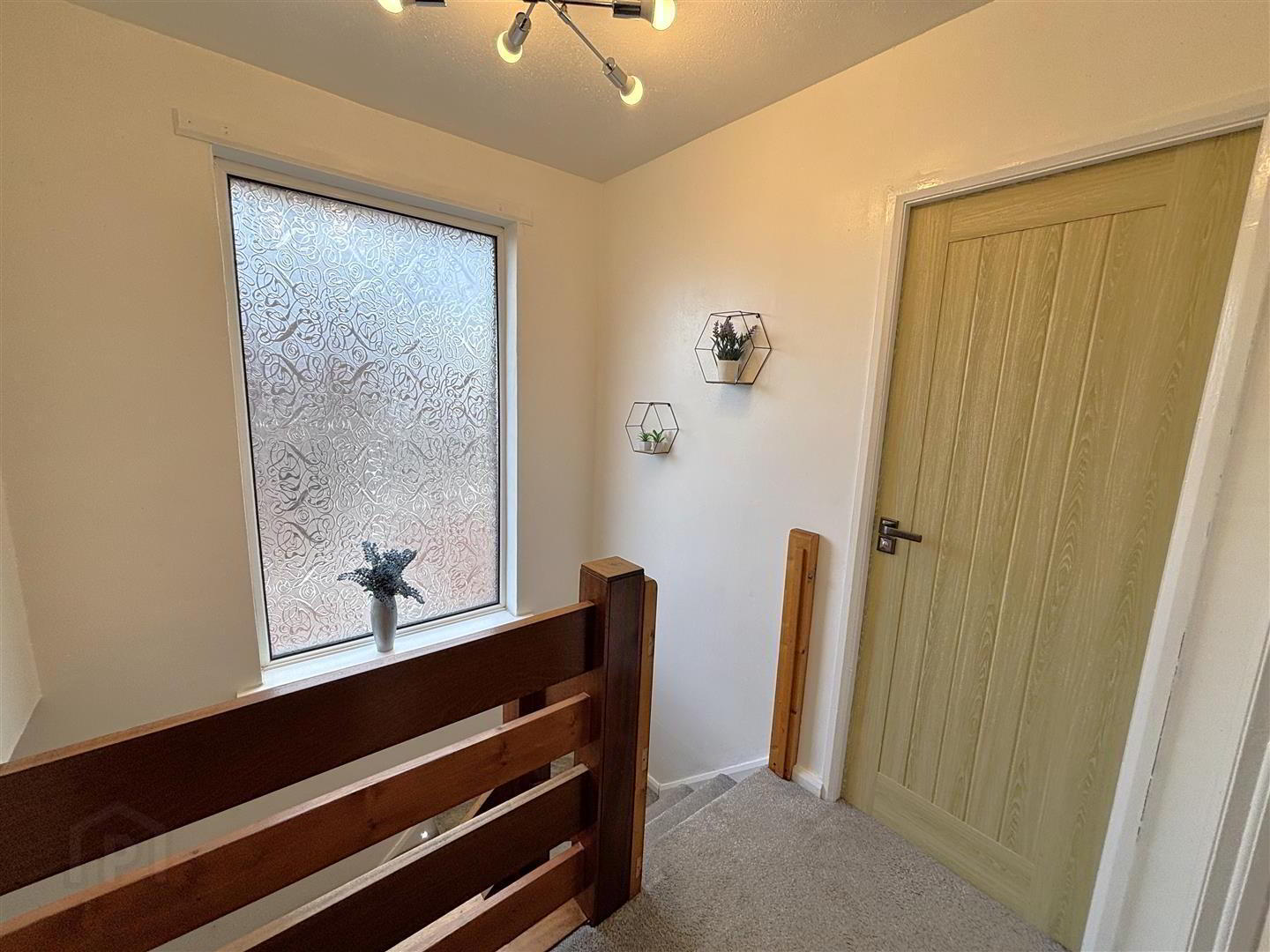 10 Lyndhurst Way 15 of 24