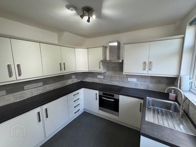 26 Lumfiord Avenue 6 of 13