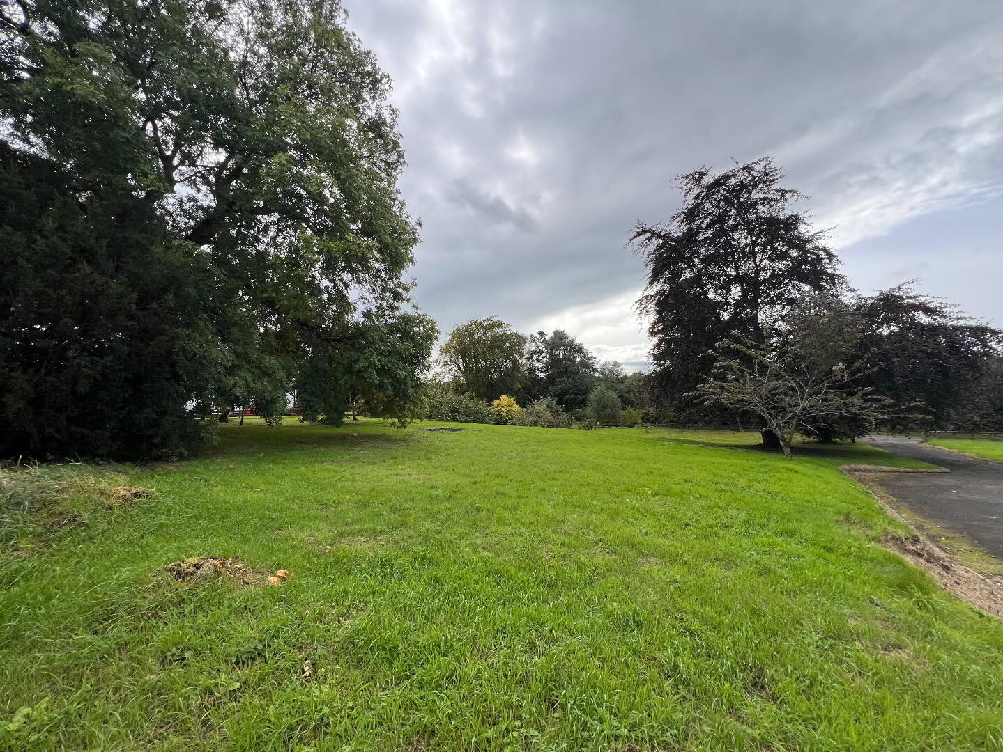 25m South Of No, 37 Derrygarve Park 3 of 6