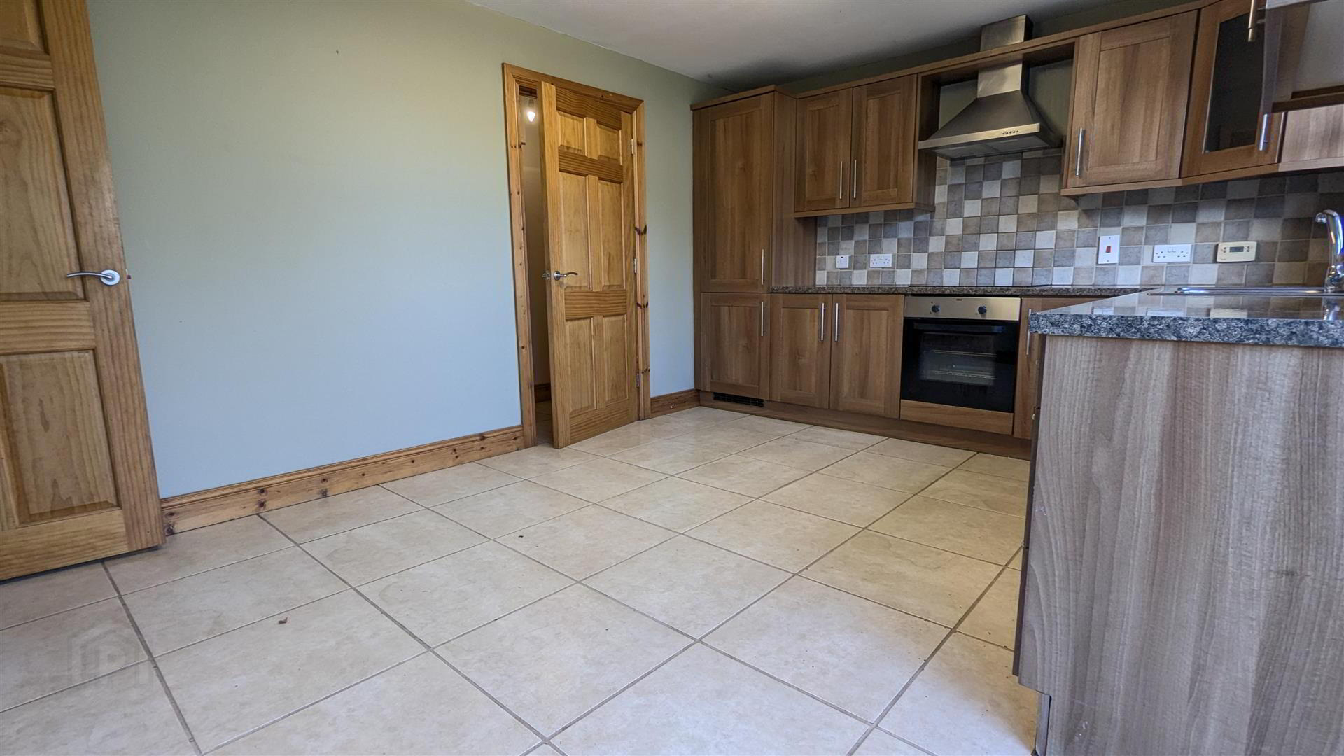 15 Cairn Grove 9 of 24