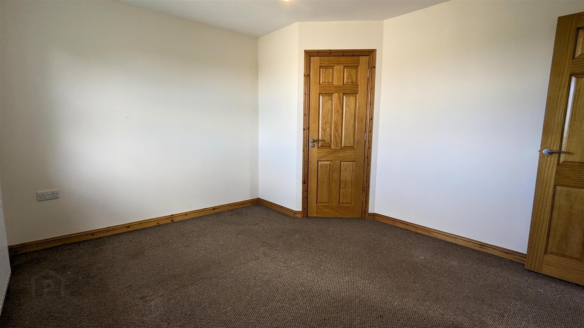 15 Cairn Grove 12 of 24
