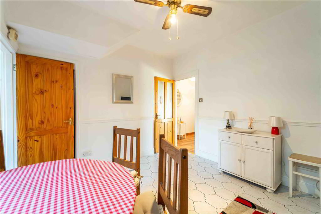 52 Springfield Road 8 of 27