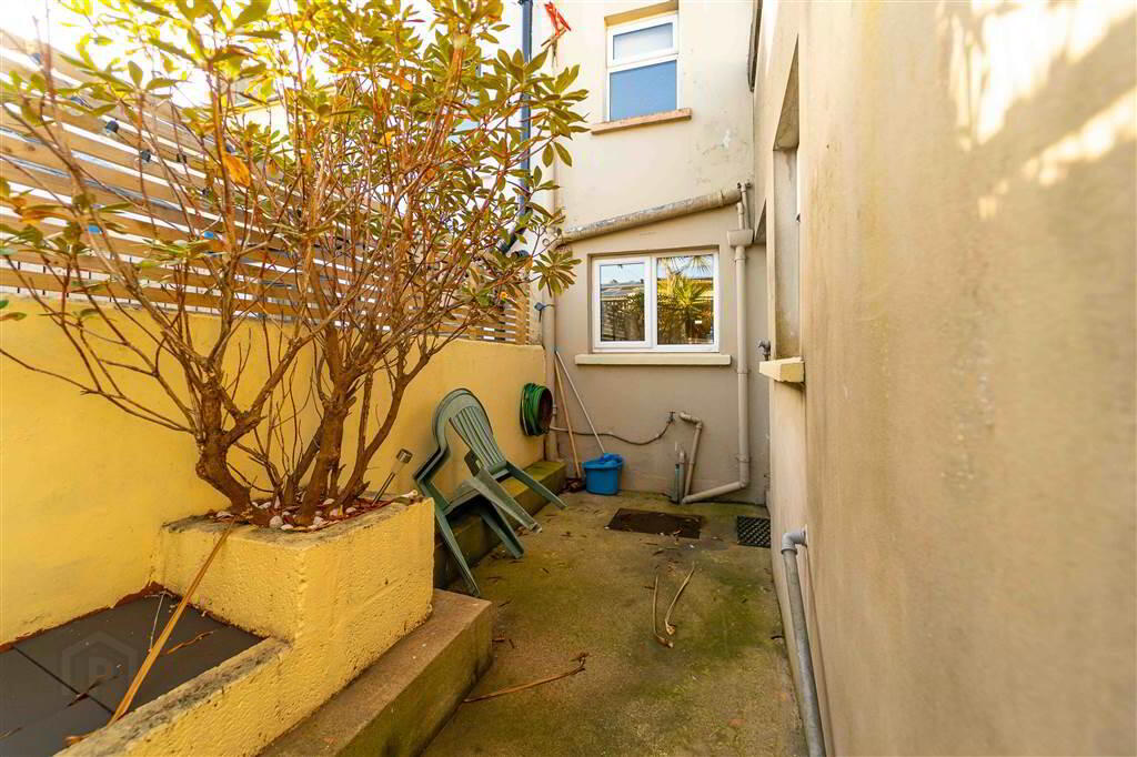 52 Springfield Road 24 of 27