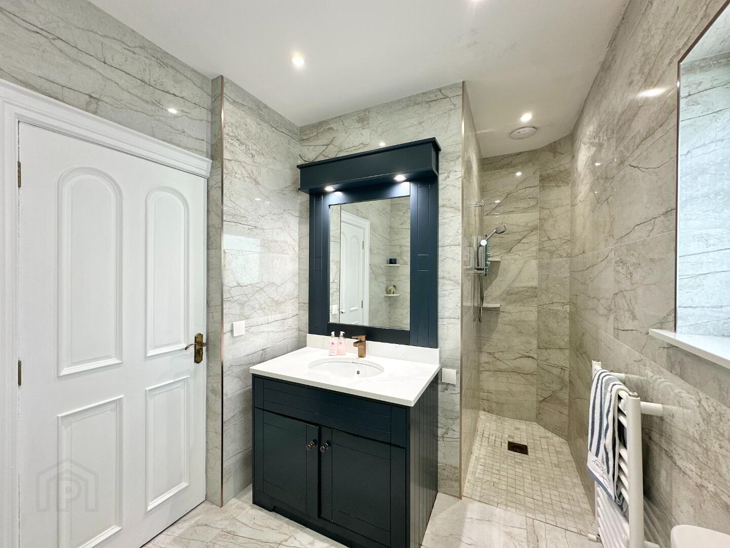 4b Flagstaff Road 32 of 48
