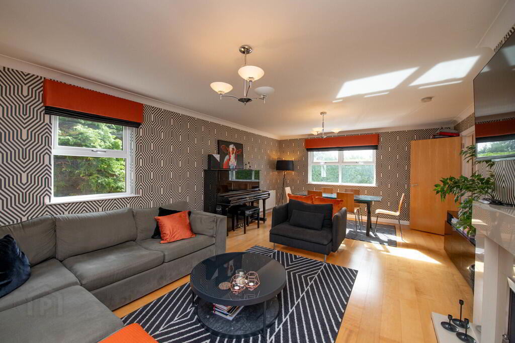 49 Farm Lodge Drive 3 of 31