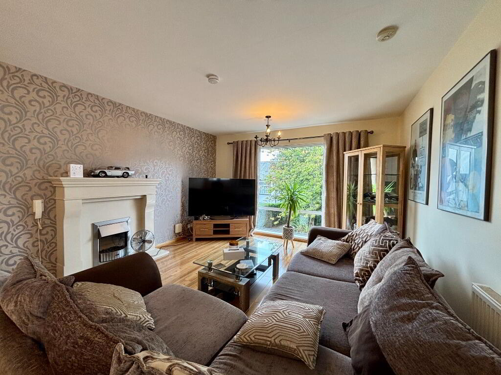 693 Antrim Road 2 of 10