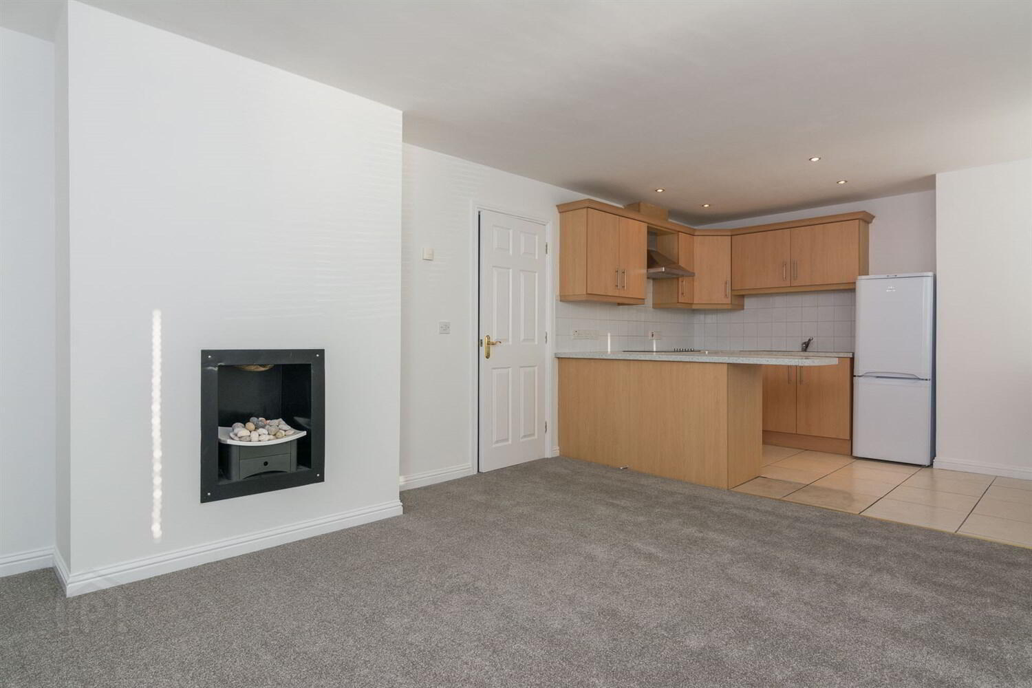 Apt 17, Glenmount Drive 4 of 10