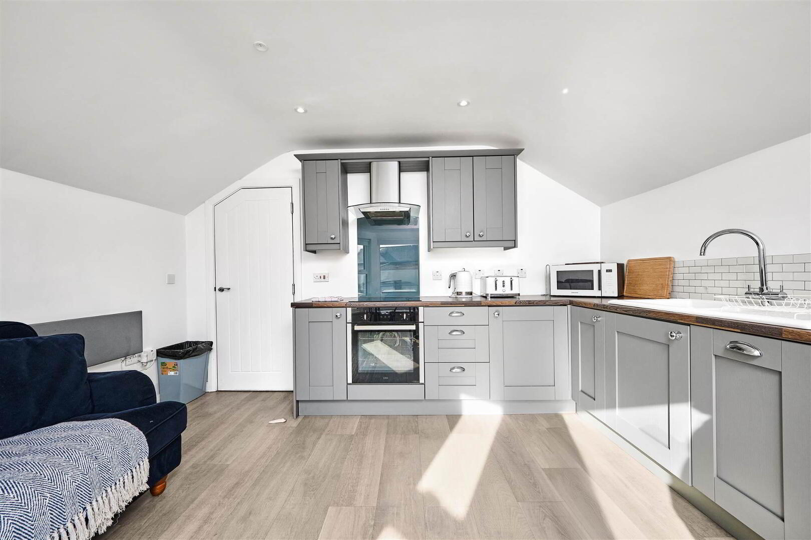 Apartment 6 97 Eglinton Street 4 of 12