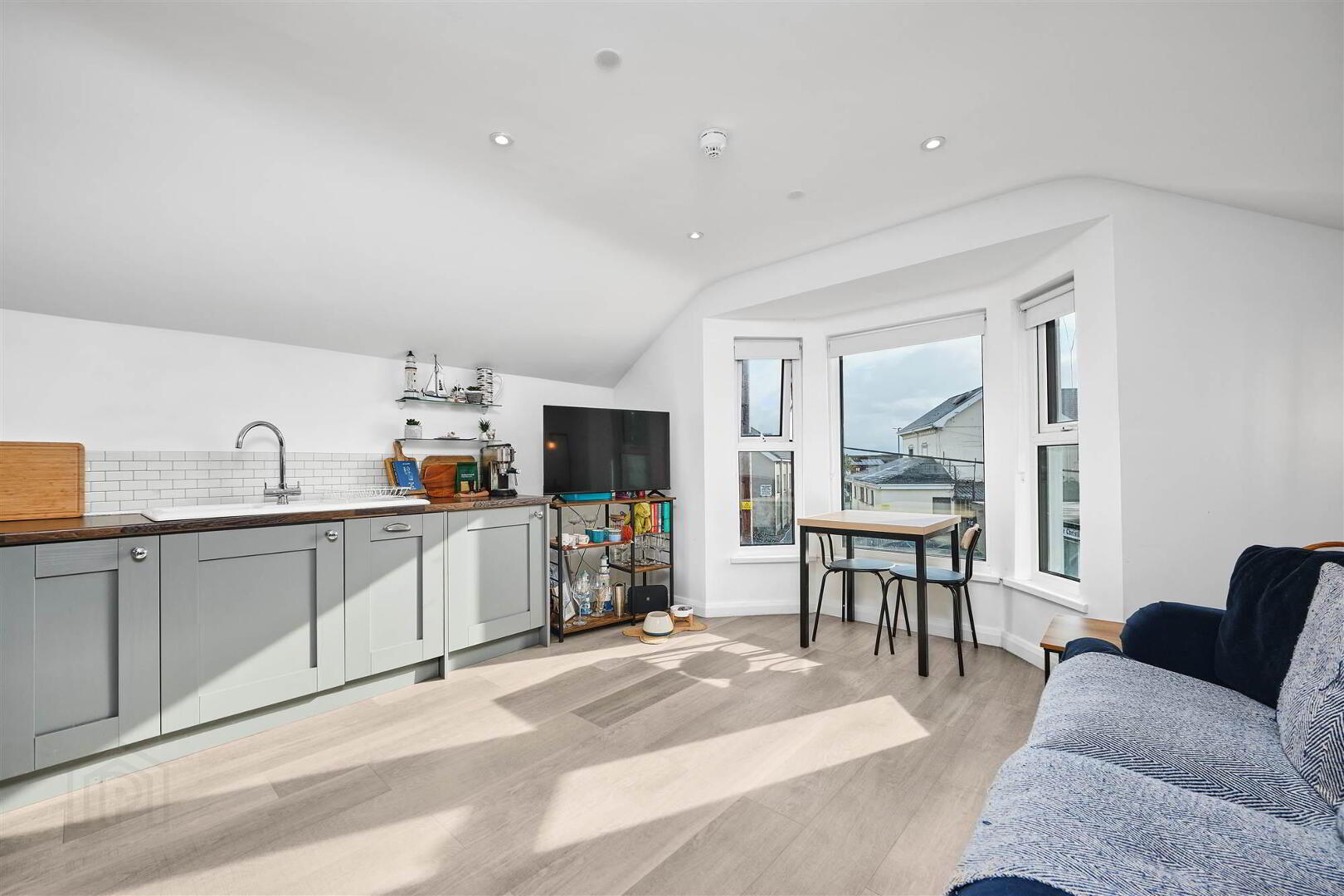 Apartment 6 97 Eglinton Street 6 of 12