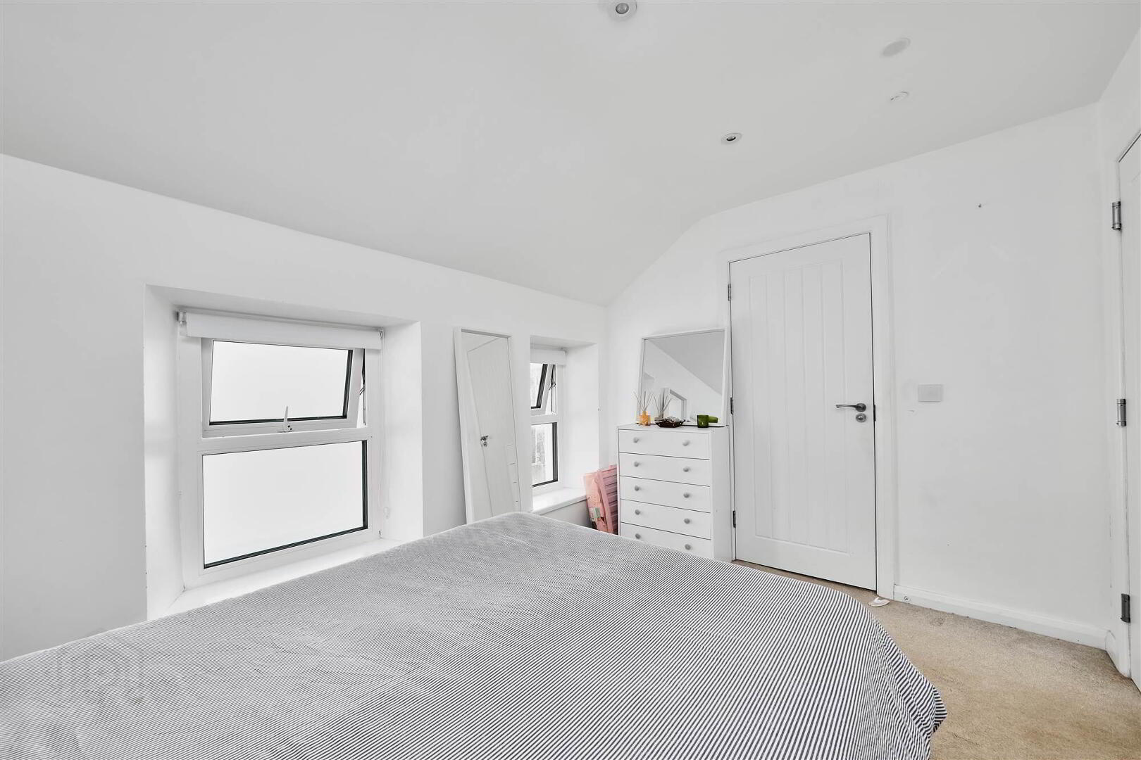 Apartment 6 97 Eglinton Street 9 of 12