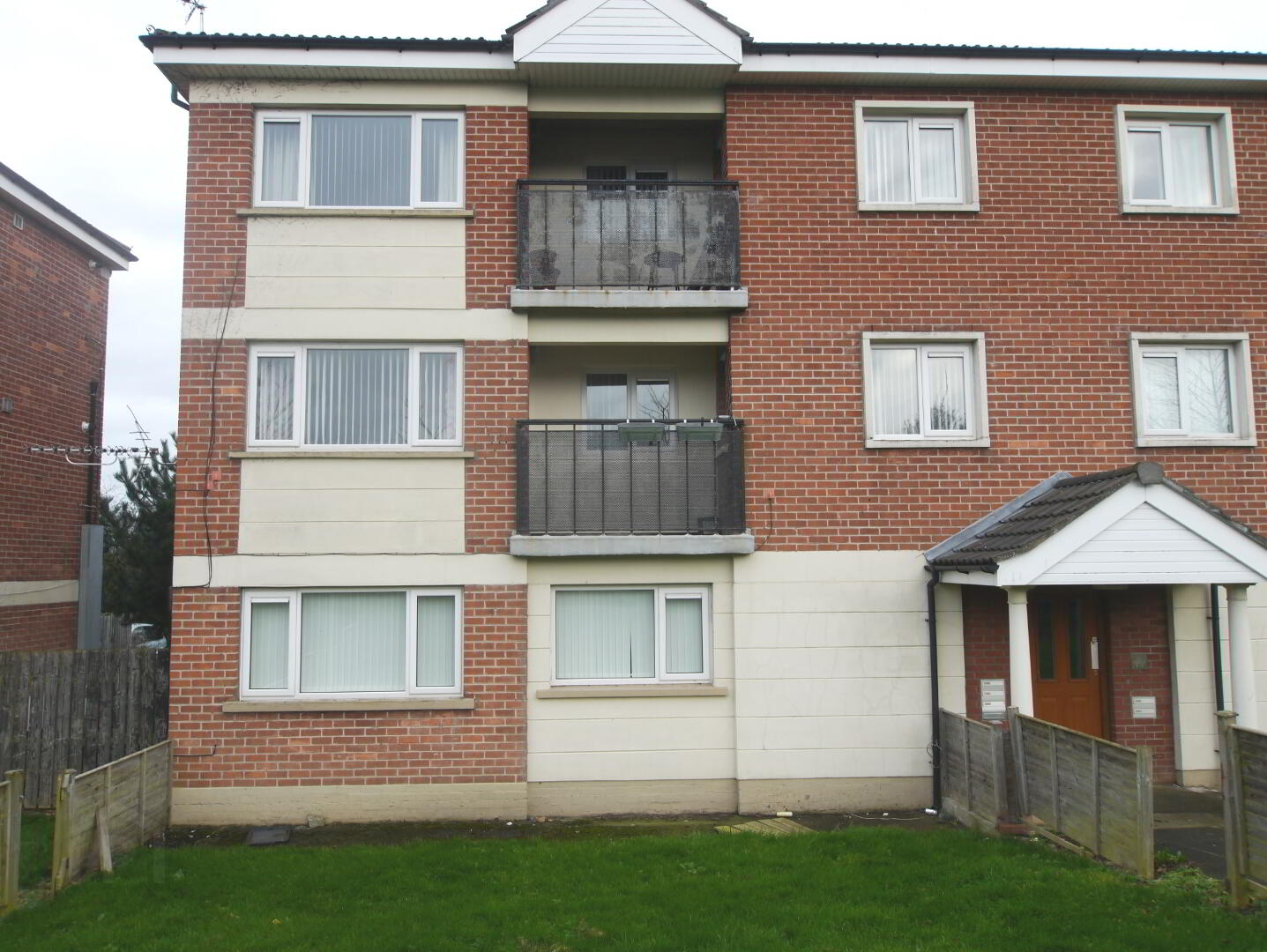 33 Rosewood Park 1 of 8