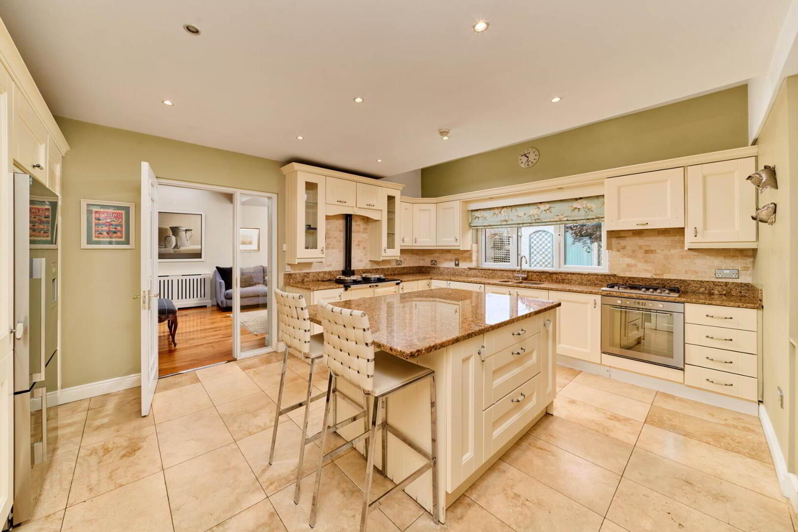 12 Oakleigh 6 of 31