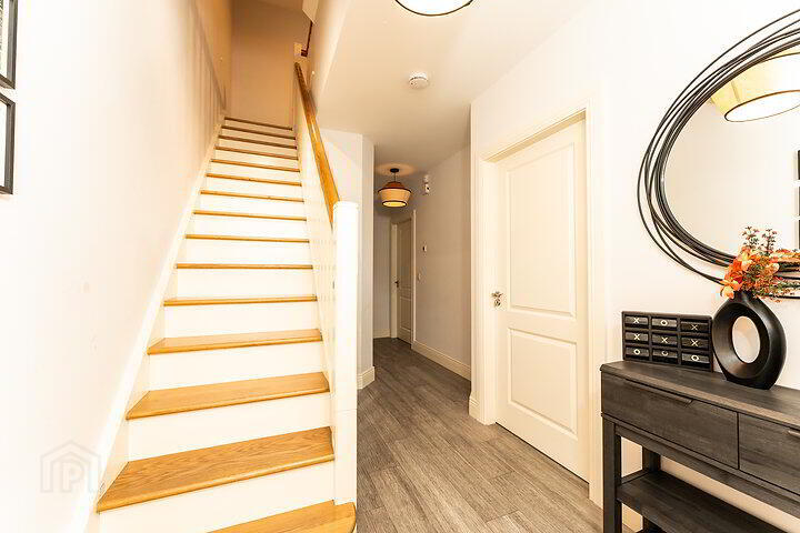 8 Hale Court 2 of 31
