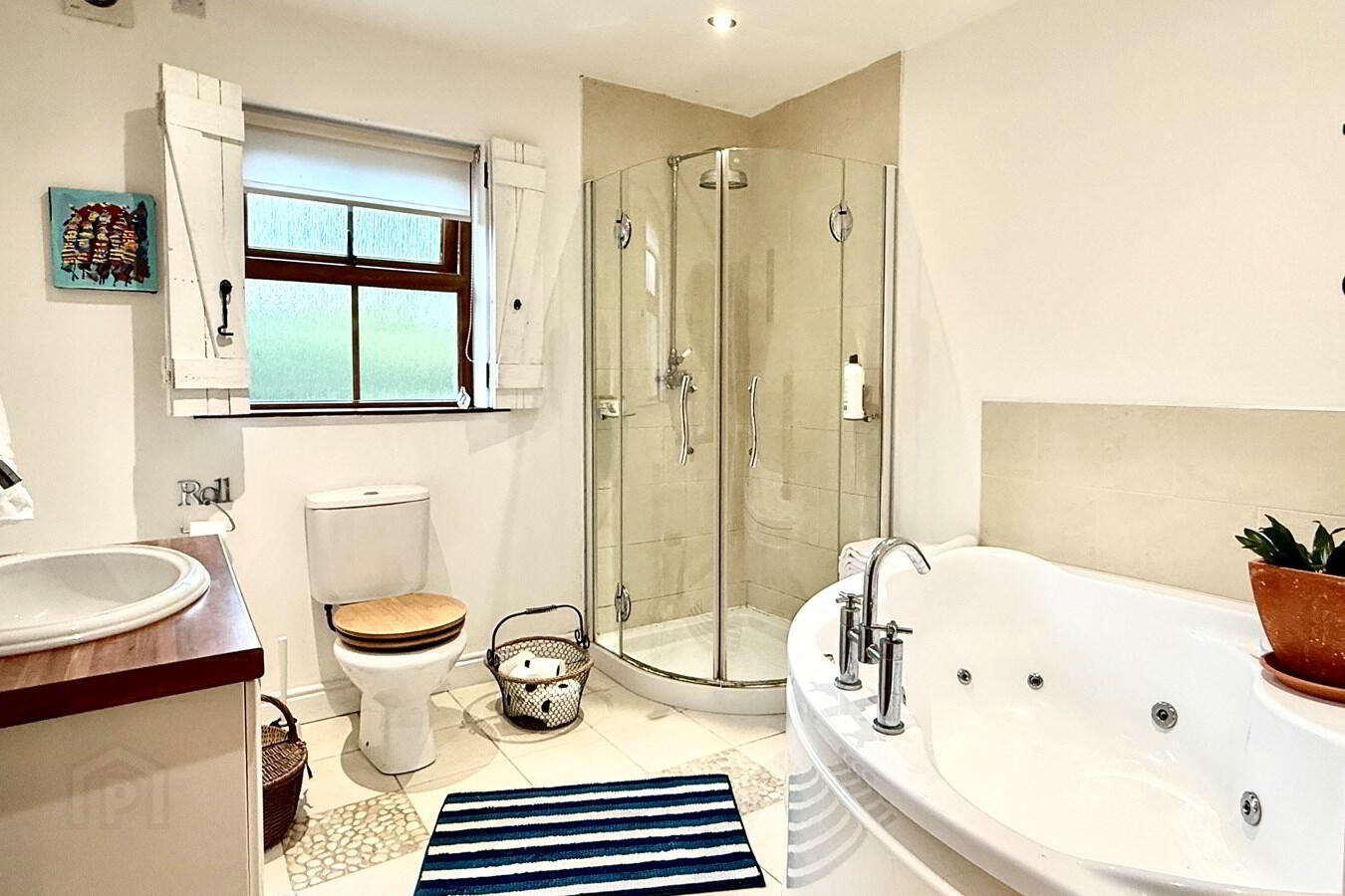 42c Circular Road 16 of 25