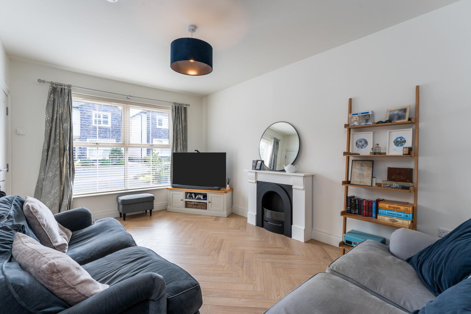 22 Helens Wood Place 9 of 27