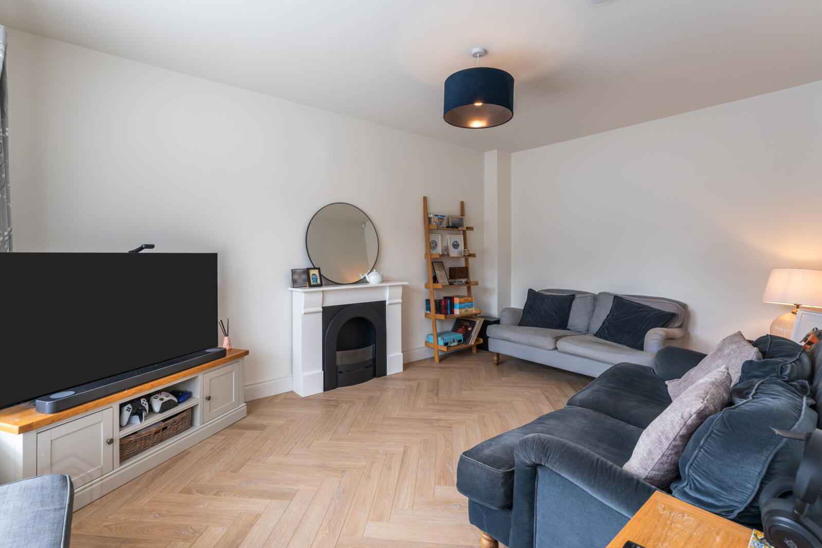22 Helens Wood Place 8 of 27
