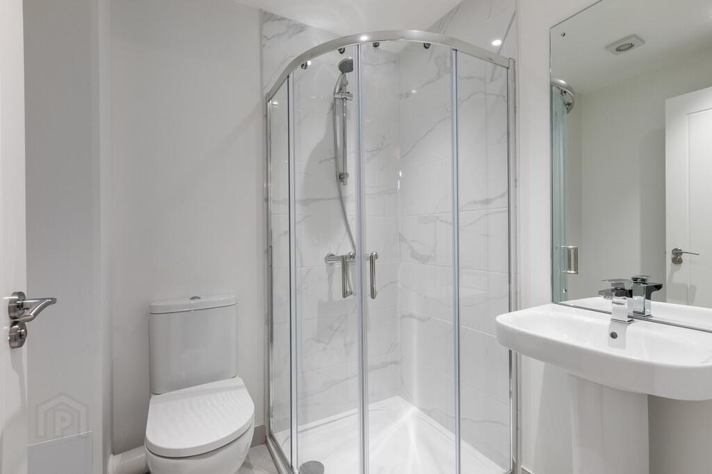 Apt 1, Lewis Mews 6 of 8