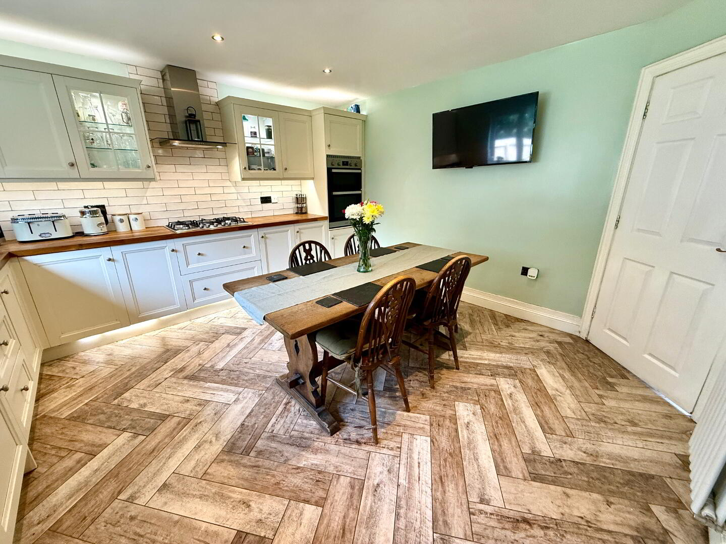 26 Dunnalong Manor. 11 of 35
