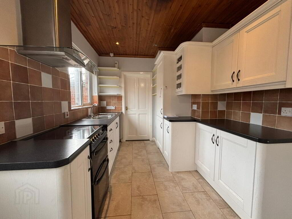 20 Deramore Drive 4 of 12