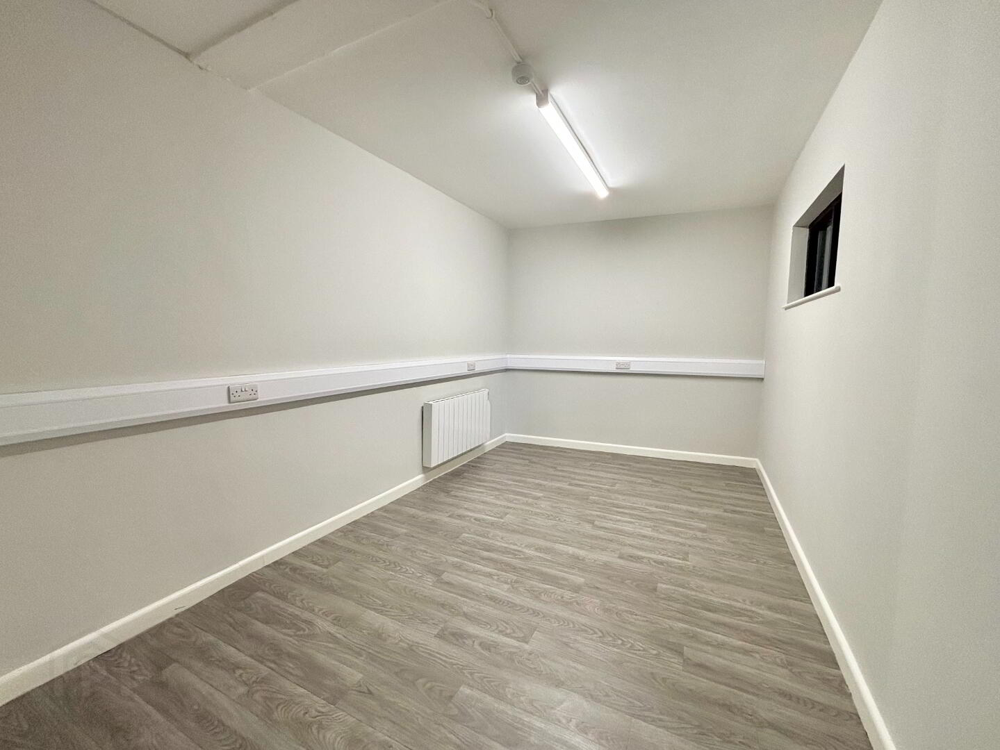 Unit 4 Salsibury Square, 27 Henry Street 4 of 6