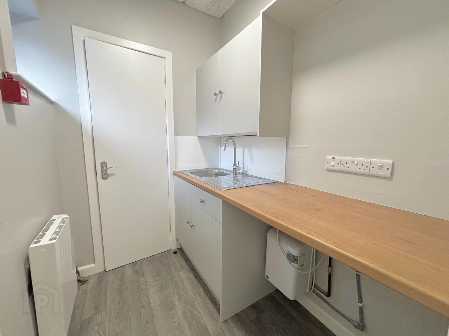 Unit 4 Salsibury Square, 27 Henry Street 5 of 6