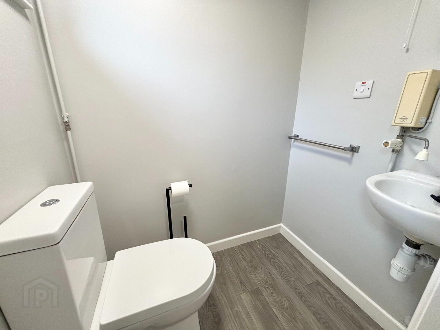 Unit 4 Salsibury Square, 27 Henry Street 6 of 6