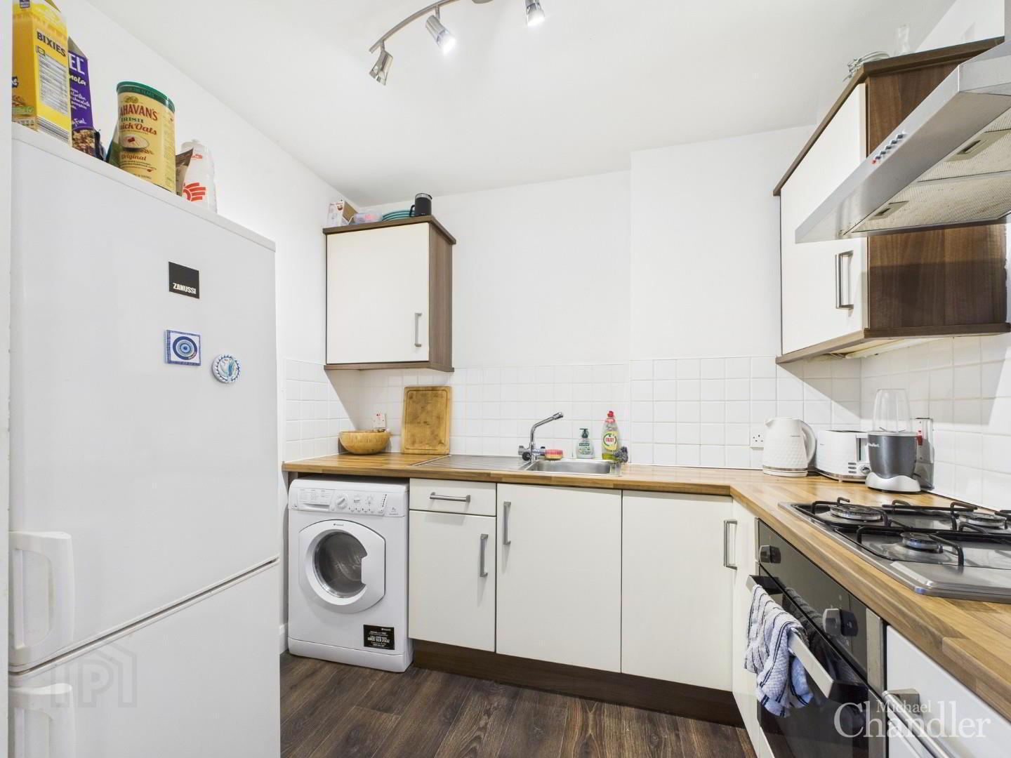 24 Chichester Building, 33 Old Bakers Court 6 of 12