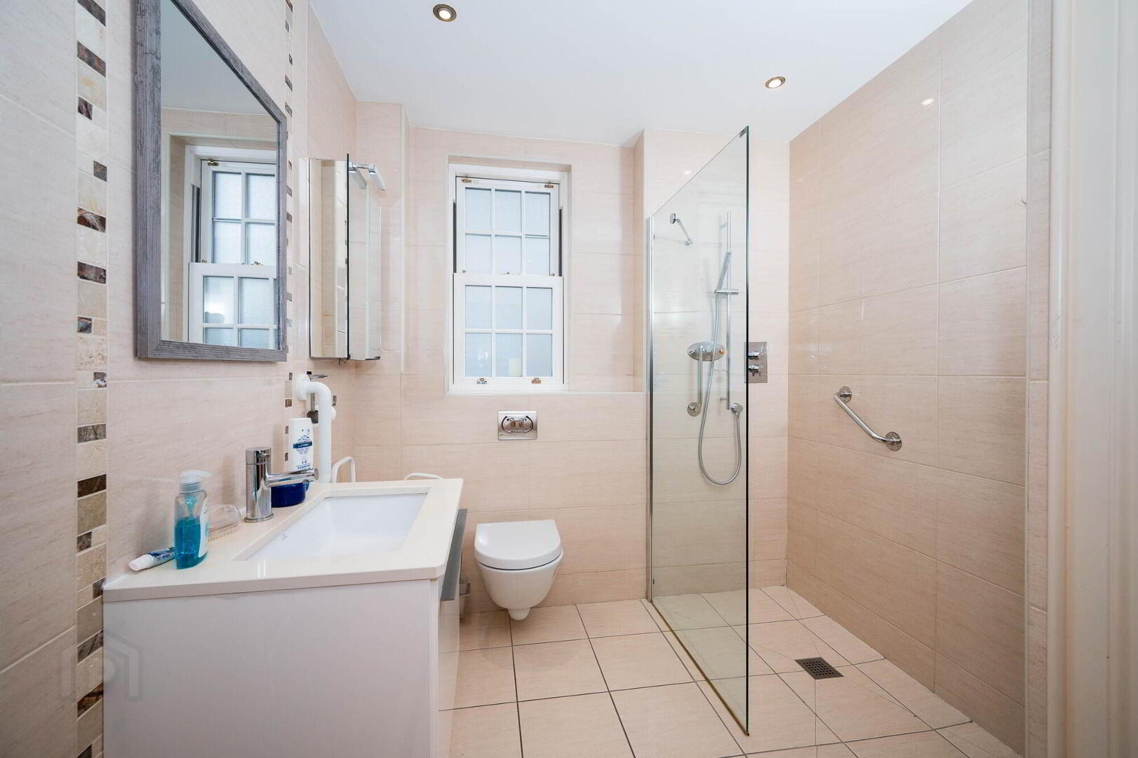 Apt 2, 2 Danesfort Park North 14 of 14