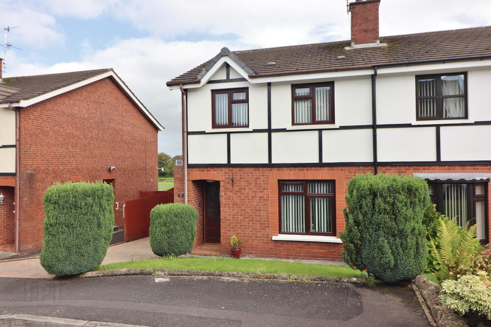 9 Oakleigh Grove 2 of 24