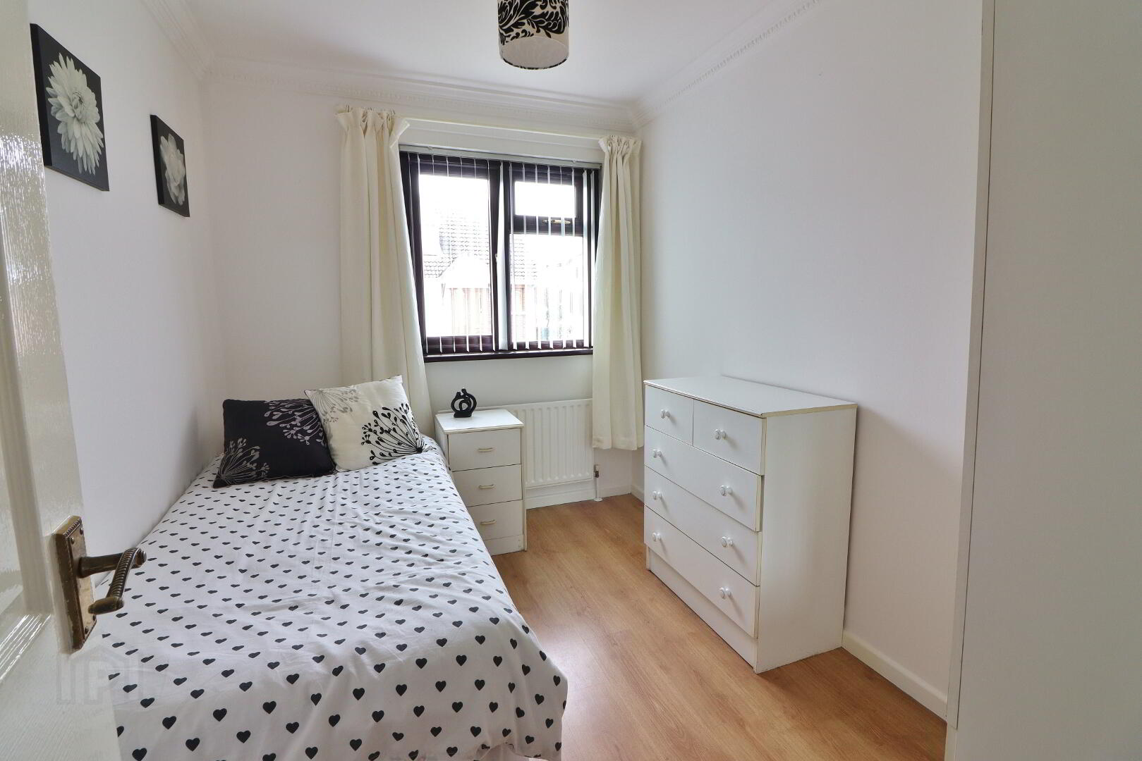 9 Oakleigh Grove 18 of 24