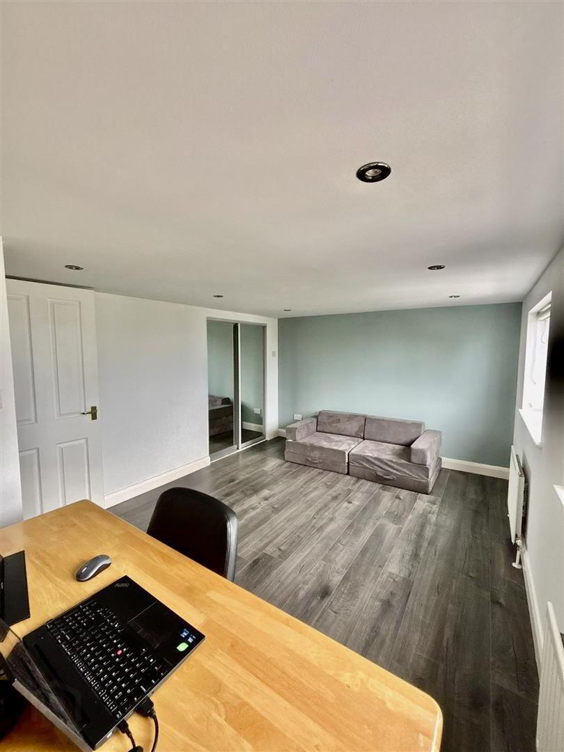 69 Moat Street 14 of 18