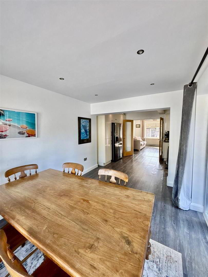 69 Moat Street 13 of 18