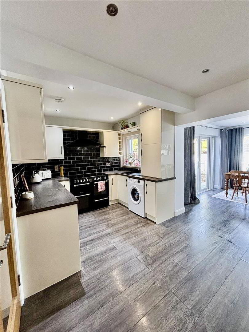 69 Moat Street 6 of 18
