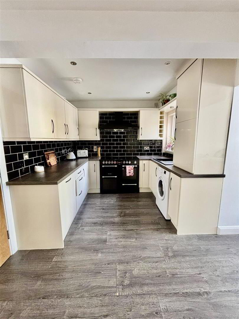 69 Moat Street 5 of 18