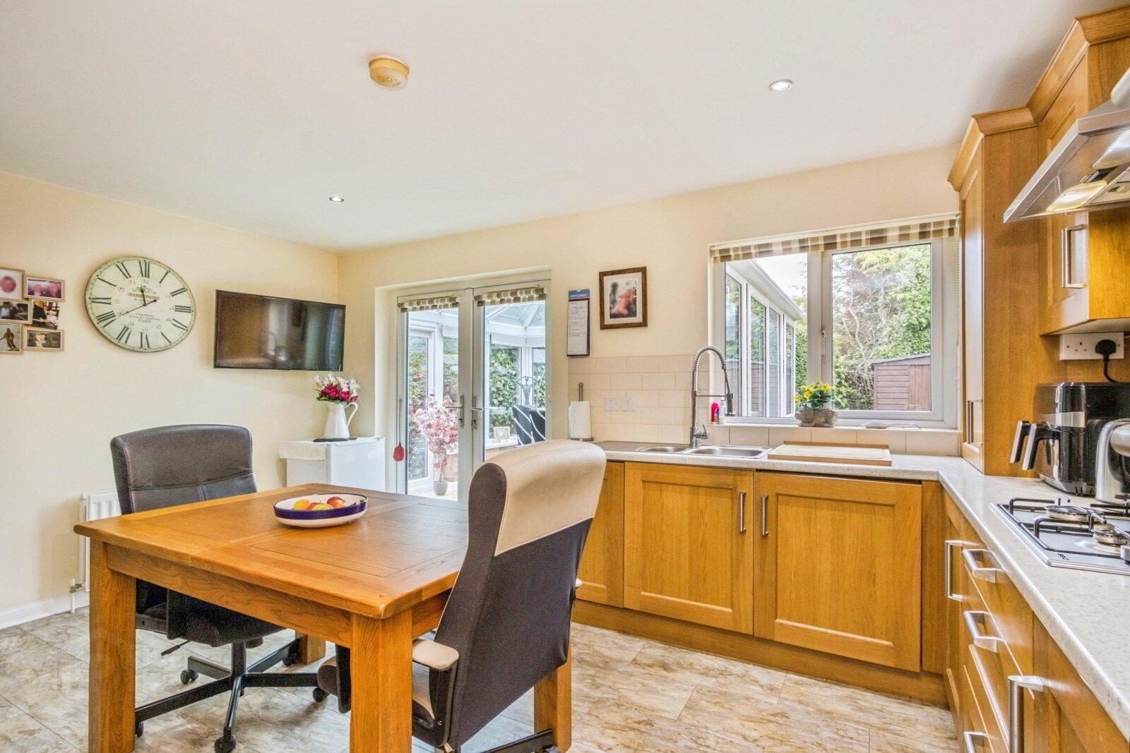 4 Cotswold Gardens 5 of 21