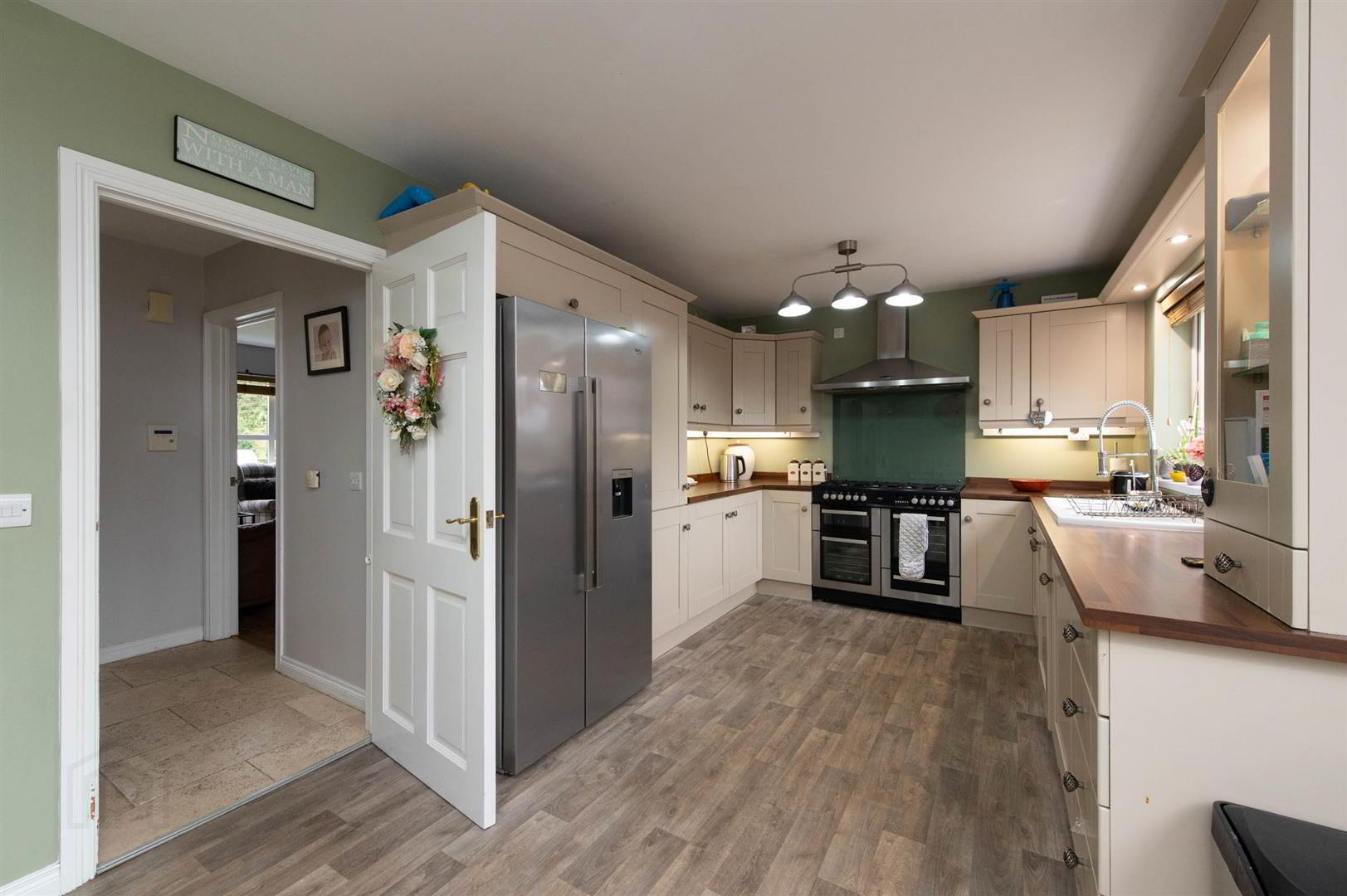 2 Iveagh Avenue 8 of 25