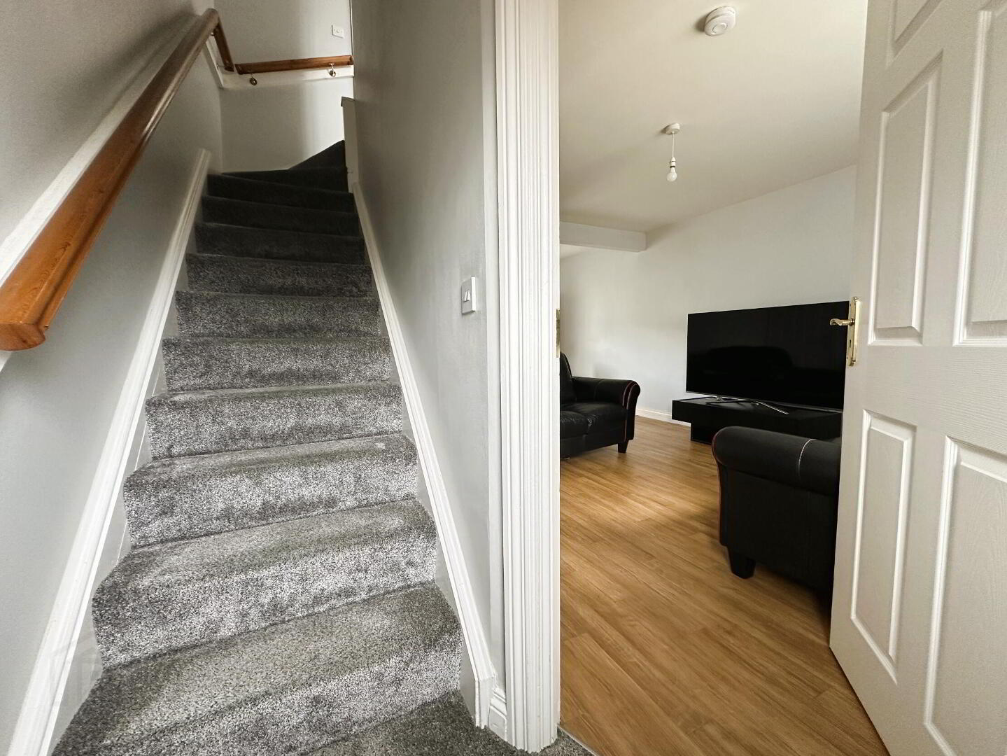 11 Edenderry Mews 2 of 12