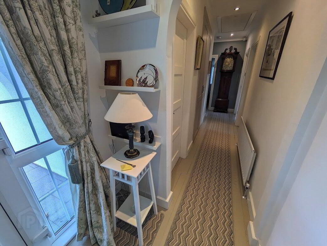 8 Dixon Road 3 of 27
