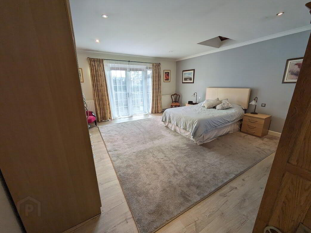 8 Dixon Road 12 of 27