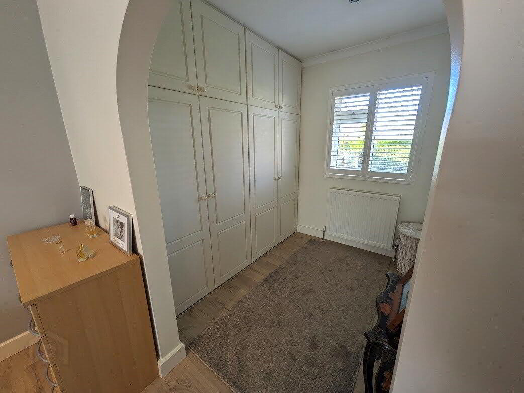 8 Dixon Road 14 of 27