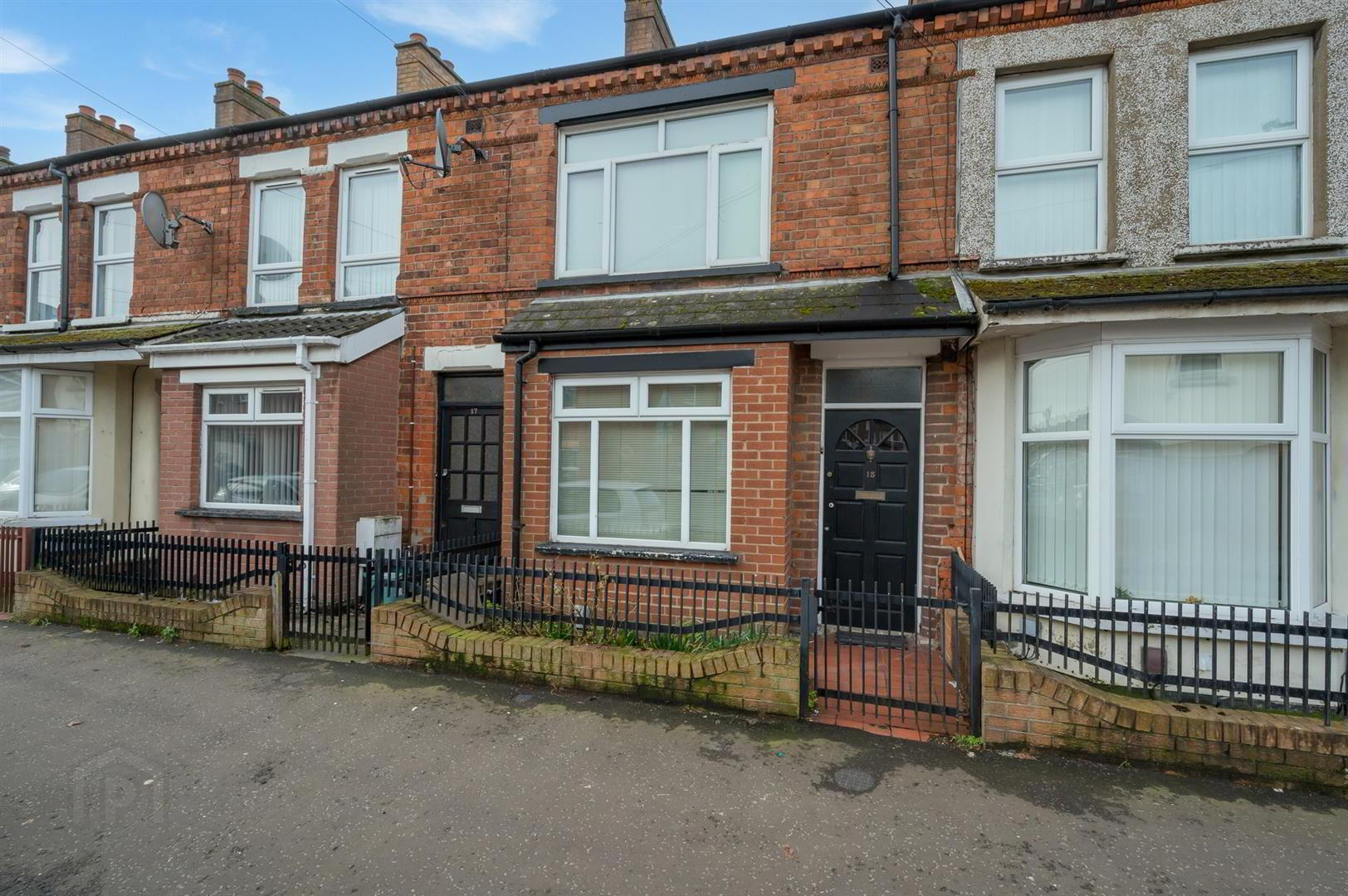 15 Rosebery Road 1 of 11