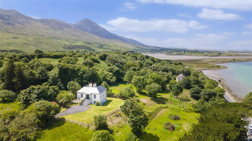 Detached Period Residence On, C. 5.5 Acres 4 of 30