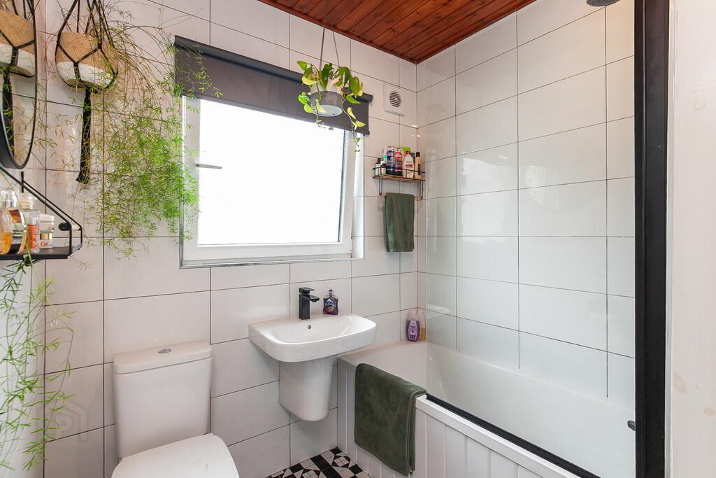 3 Stirling Road 16 of 25