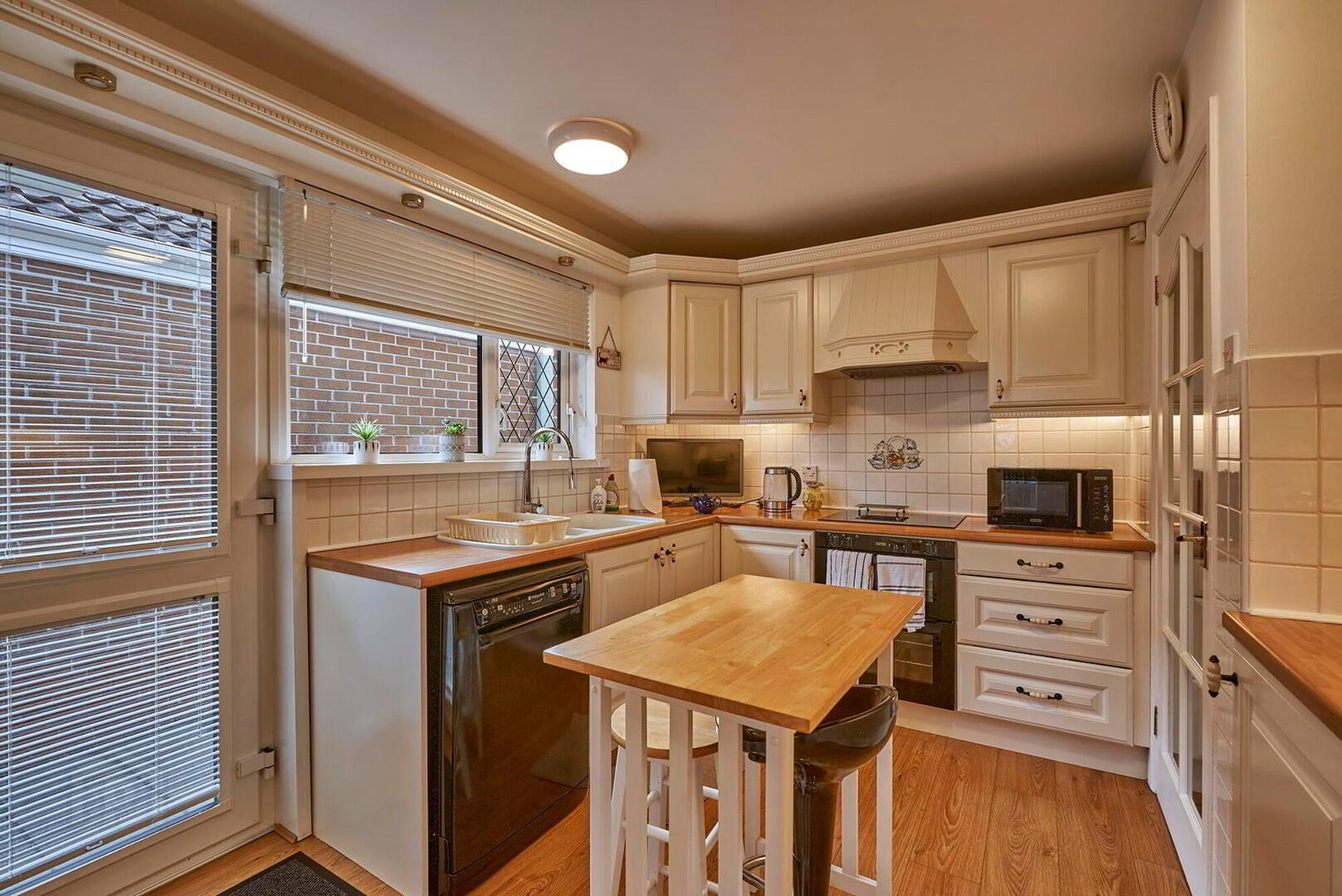10 Cranley Hill 8 of 20
