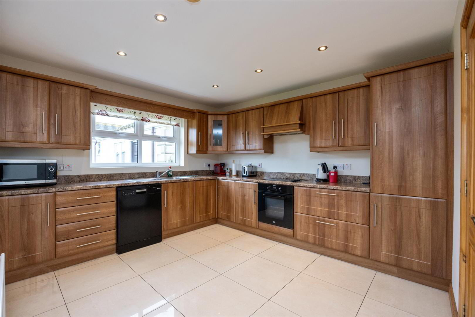 4 Actons Crescent 8 of 37