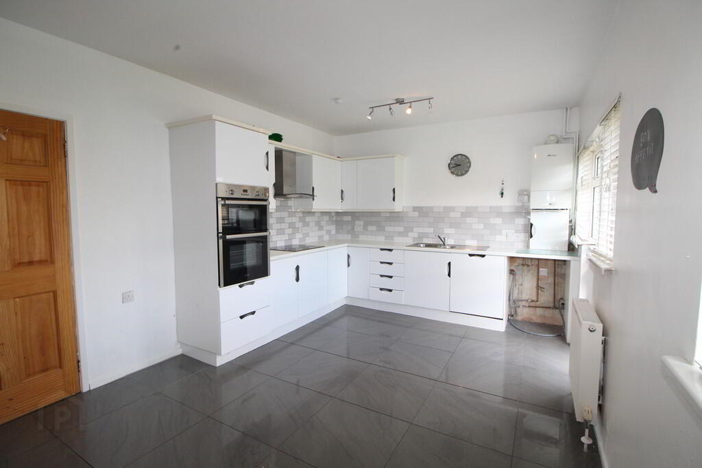 16 Woodford Park 4 of 16